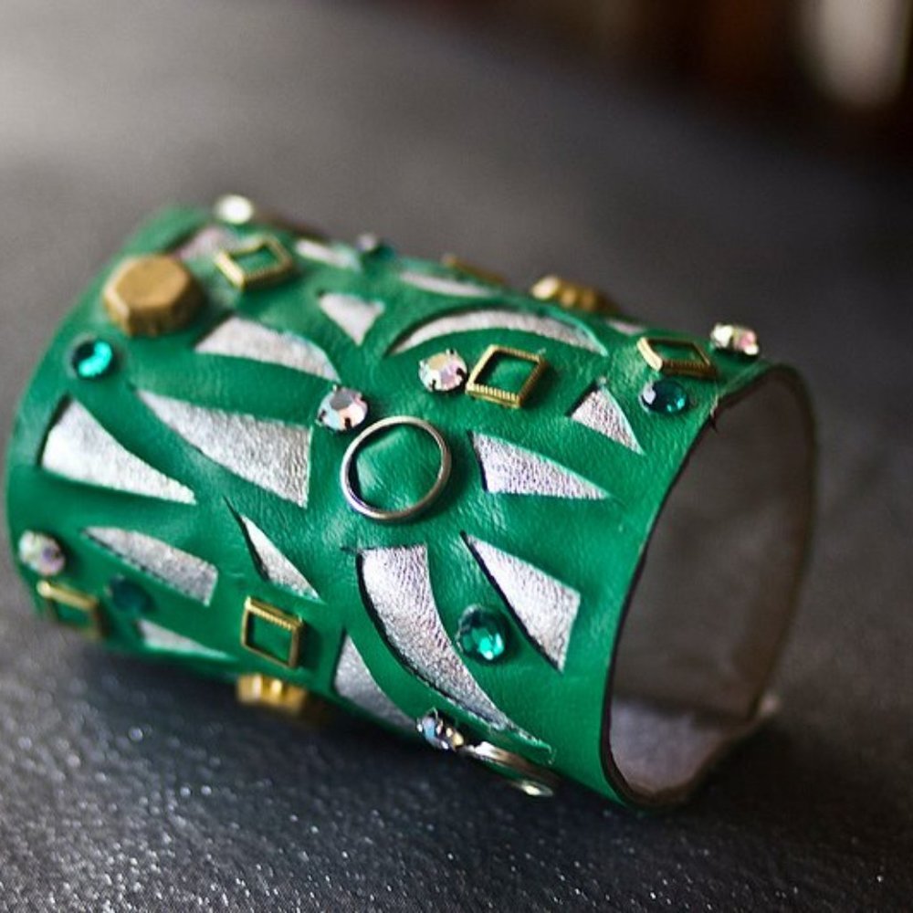 cuffs/wrist band